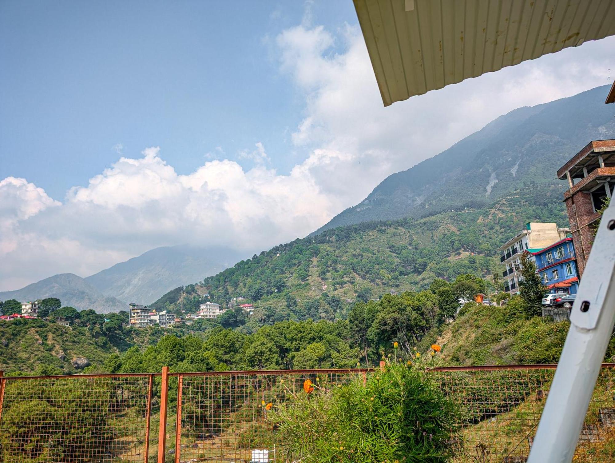 Hobo Hostel Dharamshala Bagian luar foto
