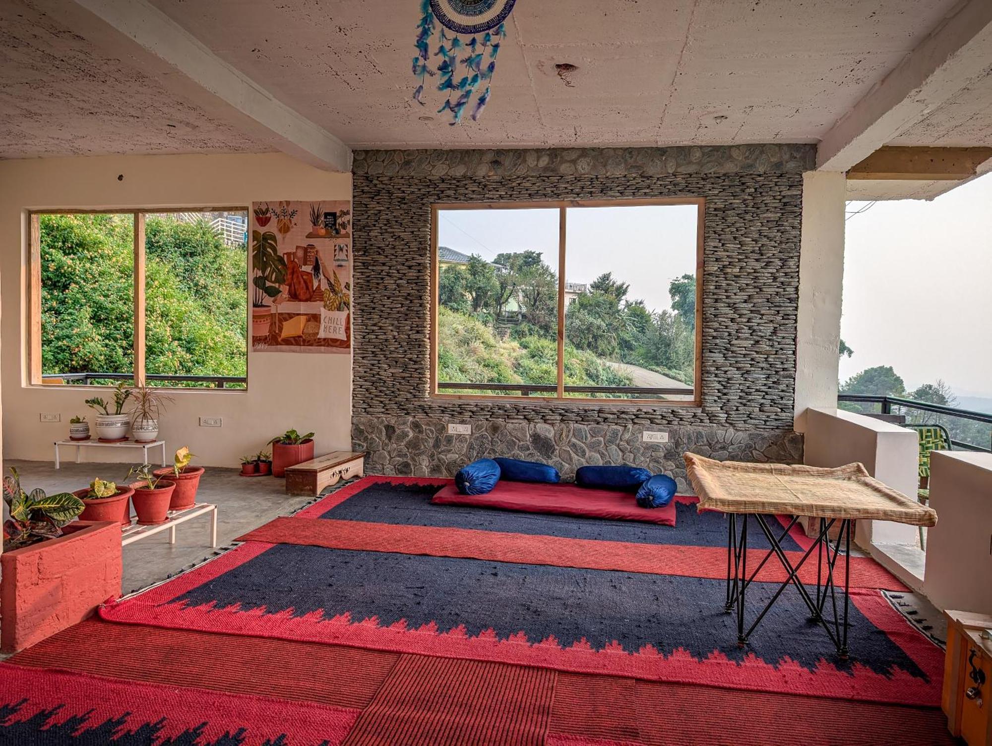 Hobo Hostel Dharamshala Bagian luar foto