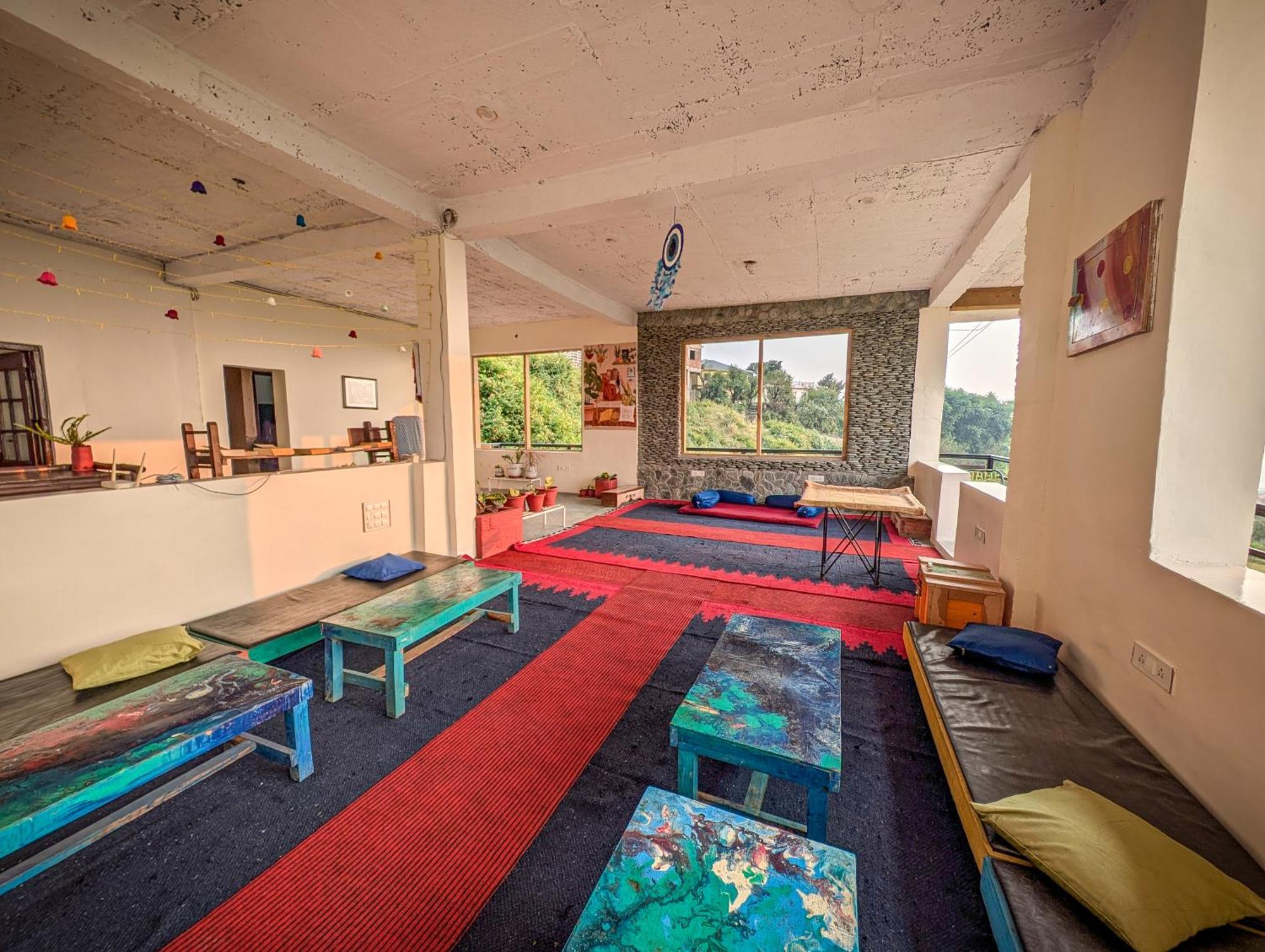 Hobo Hostel Dharamshala Bagian luar foto
